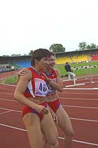 Ирина Хабарова (слева) - серебряный призер и Лариса Круглова - бронзовый призер Чемпионата России в забеге на 100 метров
